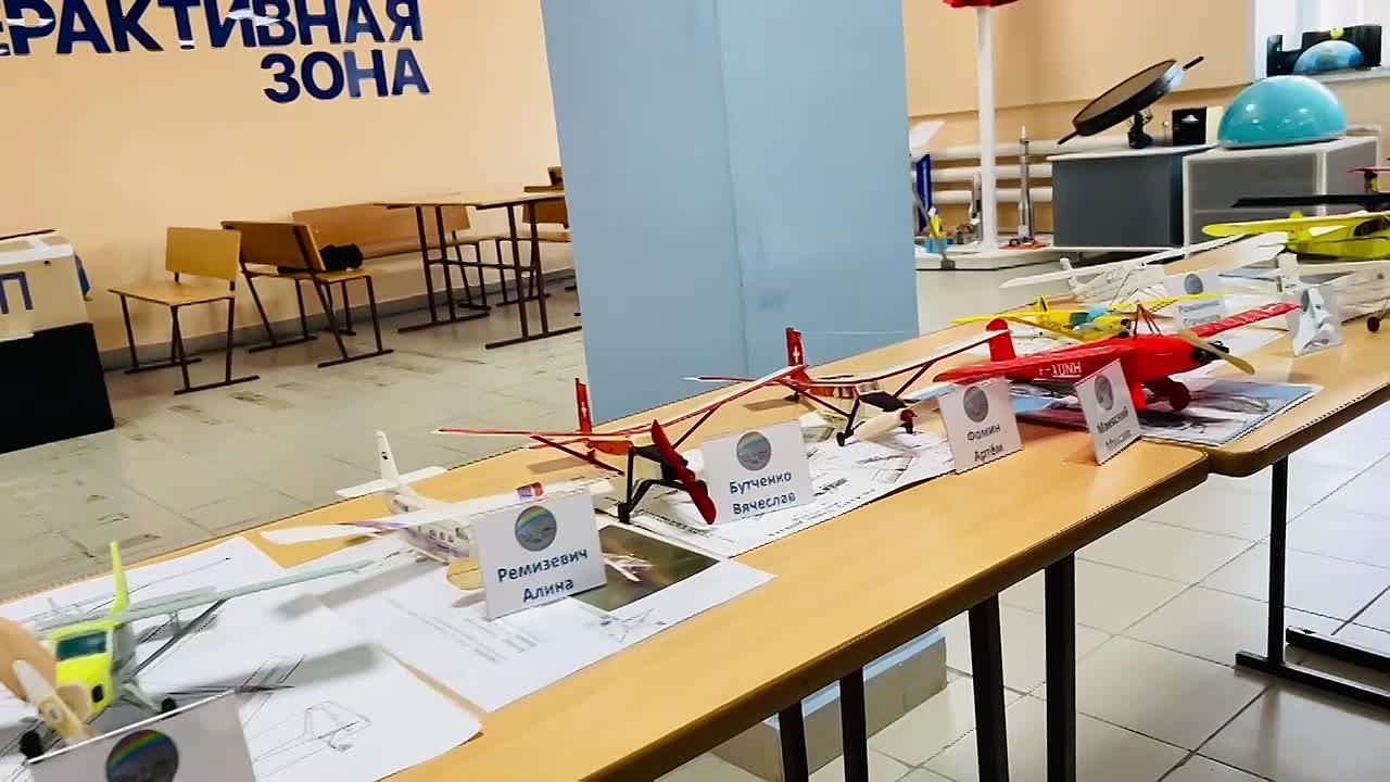 Юные авиамоделисты соревнуются на базе Омской областной станции юных техников