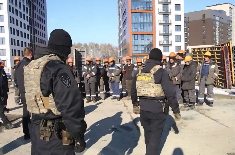 Спецназ Росгвардии принял участие в масштабном рейде против нелегальной миграции в Омской области