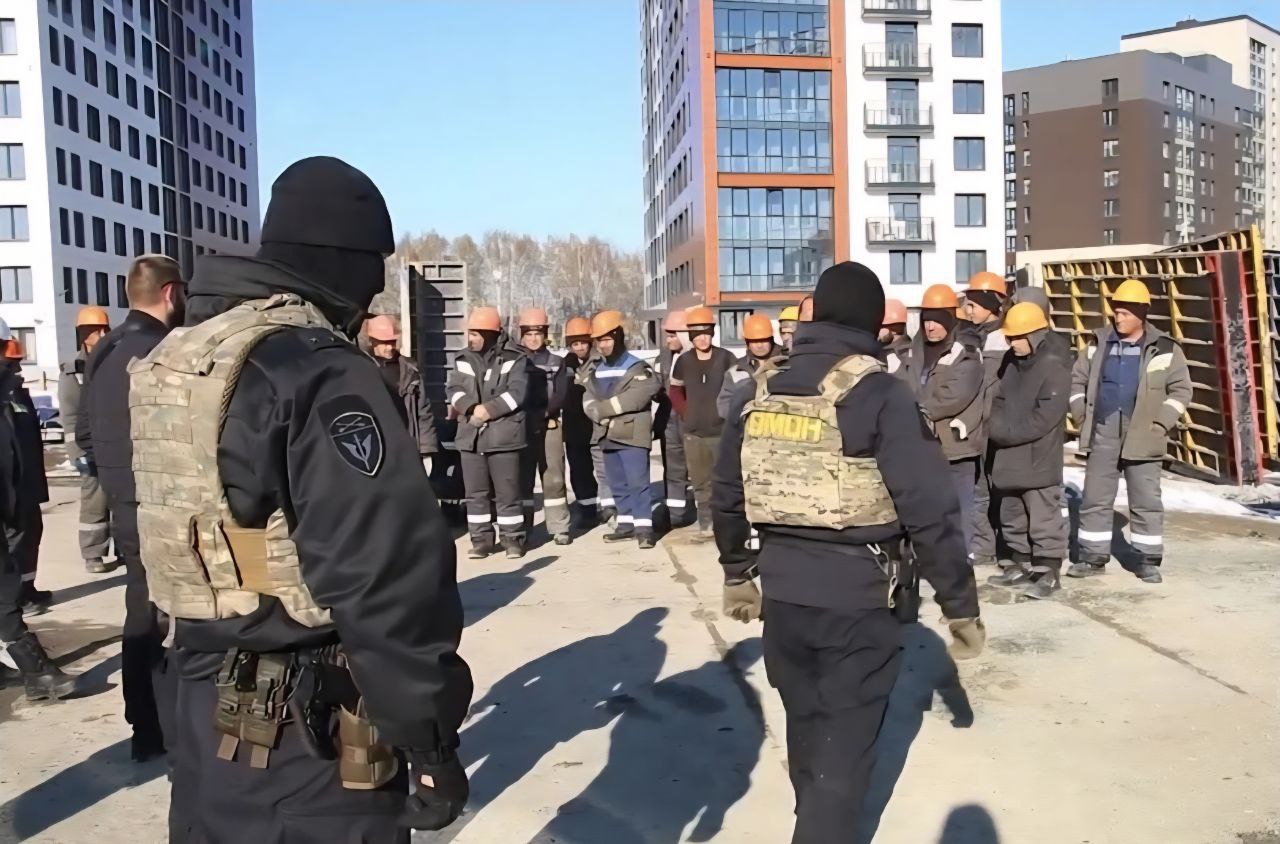 Спецназ Росгвардии принял участие в масштабном рейде против нелегальной миграции в Омской области