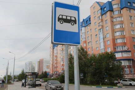 Сергей Шелест: 22 000 раз с начала года сотрудники Управления дорожного хозяйства и благоустройства трудились над очисткой остановок общественного транспорта от объявлений и незаконной рекламы