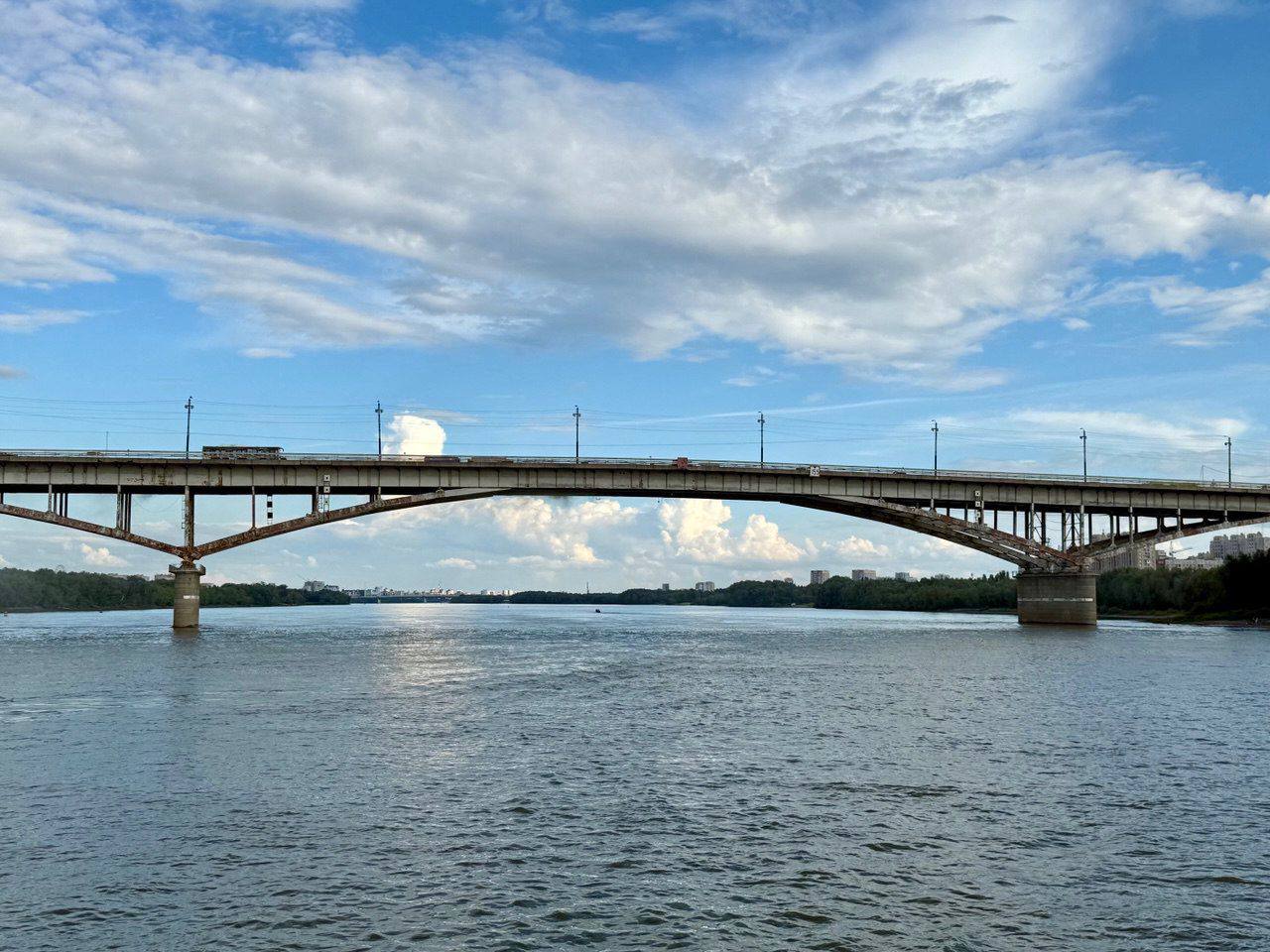 В Омске мост 60 лет ВЛКСМ преображается В Омске мост 60 лет ВЛКСМ преображается