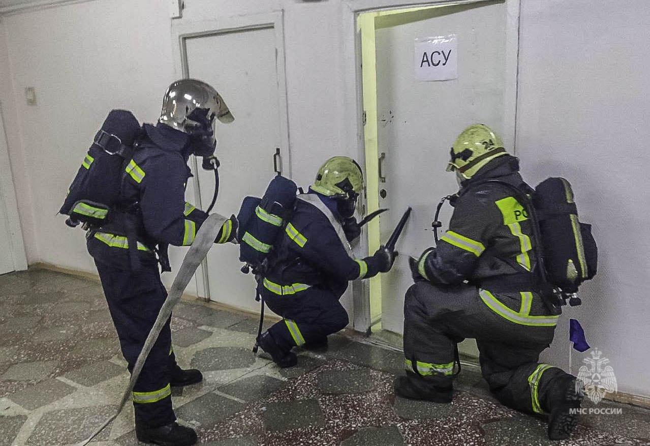 Пожарнотактические учения в омской больнице: отработали действия в экстренной ситуации Пожарнотактические учения в омской больнице: отработали действия в экстренной ситуации