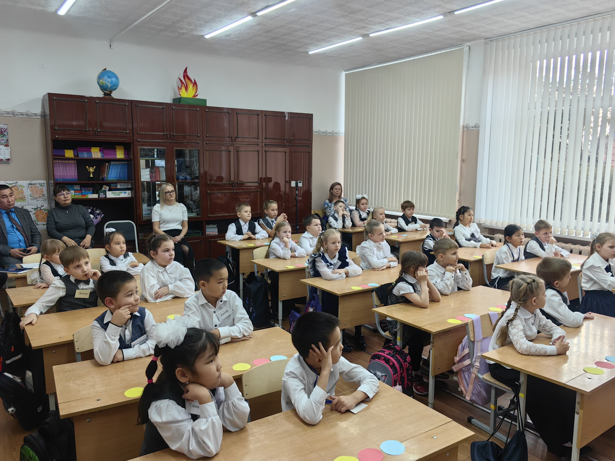 Омским первоклассникам рассказали, как цифровой субботник поможет лучше учиться и заботиться об окружающей среде Омским первоклассникам рассказали, как цифровой субботник поможет лучше учиться и заботиться об окружающей среде