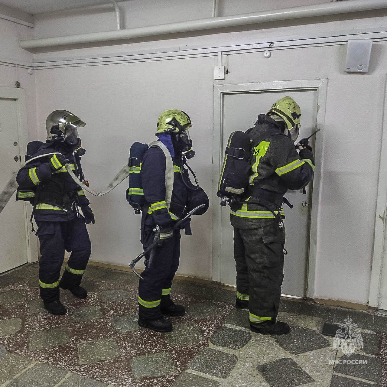 Пожарнотактические учения в омской больнице: отработали действия в экстренной ситуации Пожарнотактические учения в омской больнице: отработали действия в экстренной ситуации