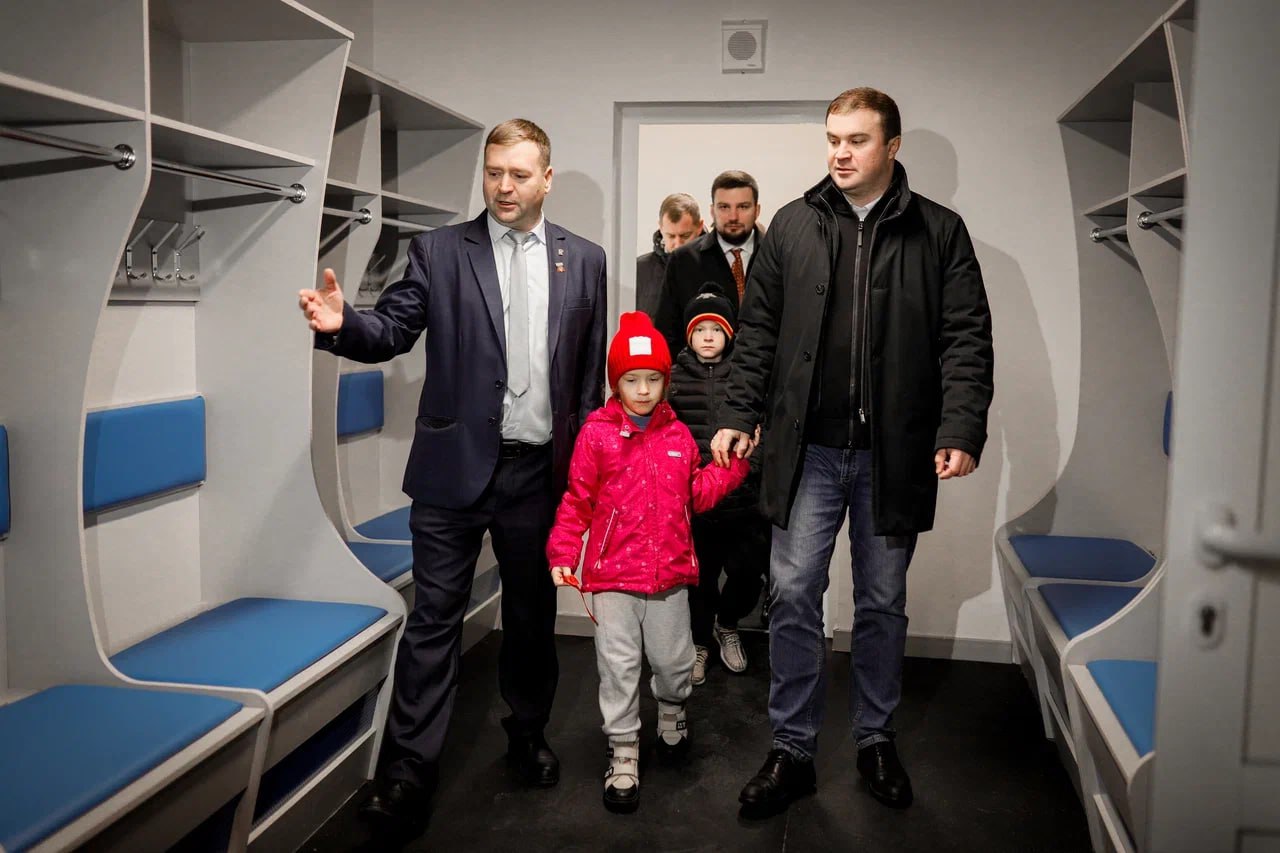 Осуществилась давняя мечта жителей Калачинского района – у них появился ледовый дворец «Сибиряк» Осуществилась давняя мечта жителей Калачинского района – у них появился ледовый дворец «Сибиряк»