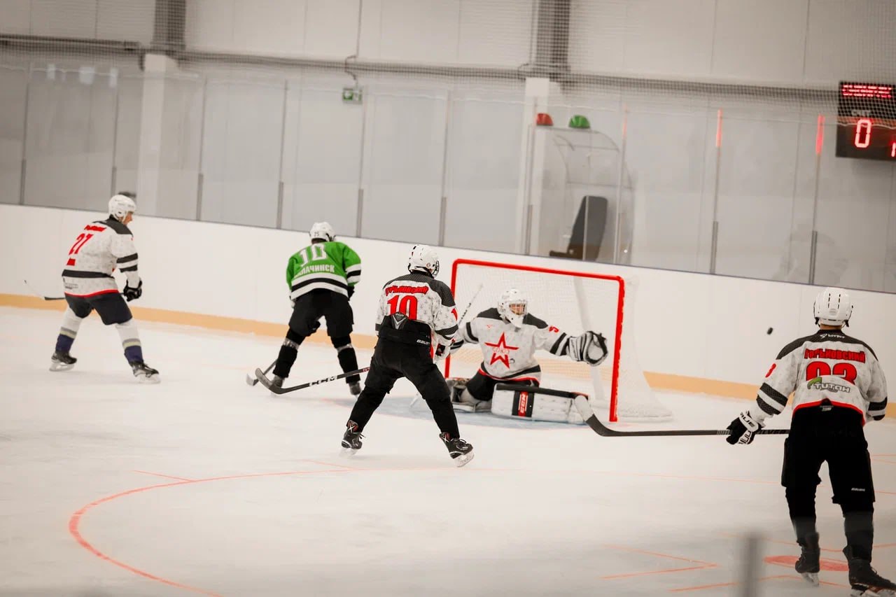 Осуществилась давняя мечта жителей Калачинского района – у них появился ледовый дворец «Сибиряк» Осуществилась давняя мечта жителей Калачинского района – у них появился ледовый дворец «Сибиряк»