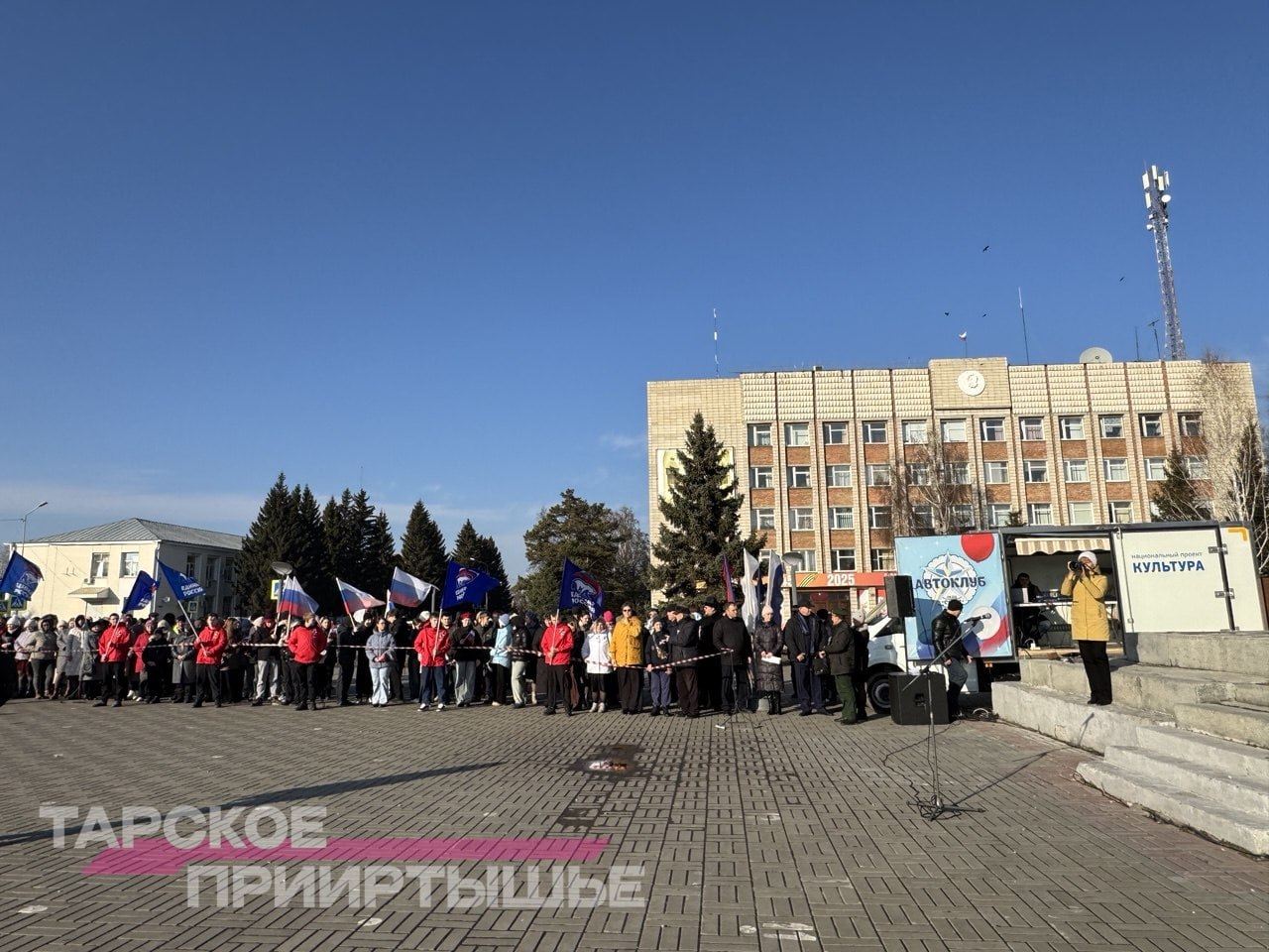 Сегодня в Таре состоялась торжественная отправка большого гуманитарного конвоя в зону СВО Сегодня в Таре состоялась торжественная отправка большого гуманитарного конвоя в зону СВО