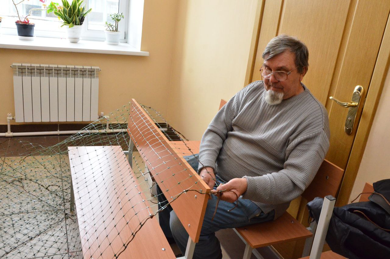 Виталий Хоценко поблагодарил калачинских волонтеров, которые изготавливают маскировочные сети для военнослужащих Виталий Хоценко поблагодарил калачинских волонтеров, которые изготавливают маскировочные сети для военнослужащих