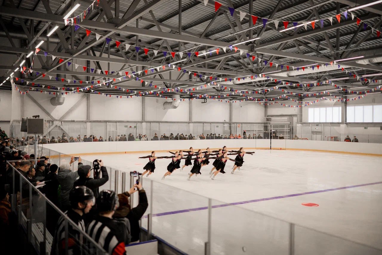 Осуществилась давняя мечта жителей Калачинского района – у них появился ледовый дворец «Сибиряк» Осуществилась давняя мечта жителей Калачинского района – у них появился ледовый дворец «Сибиряк»