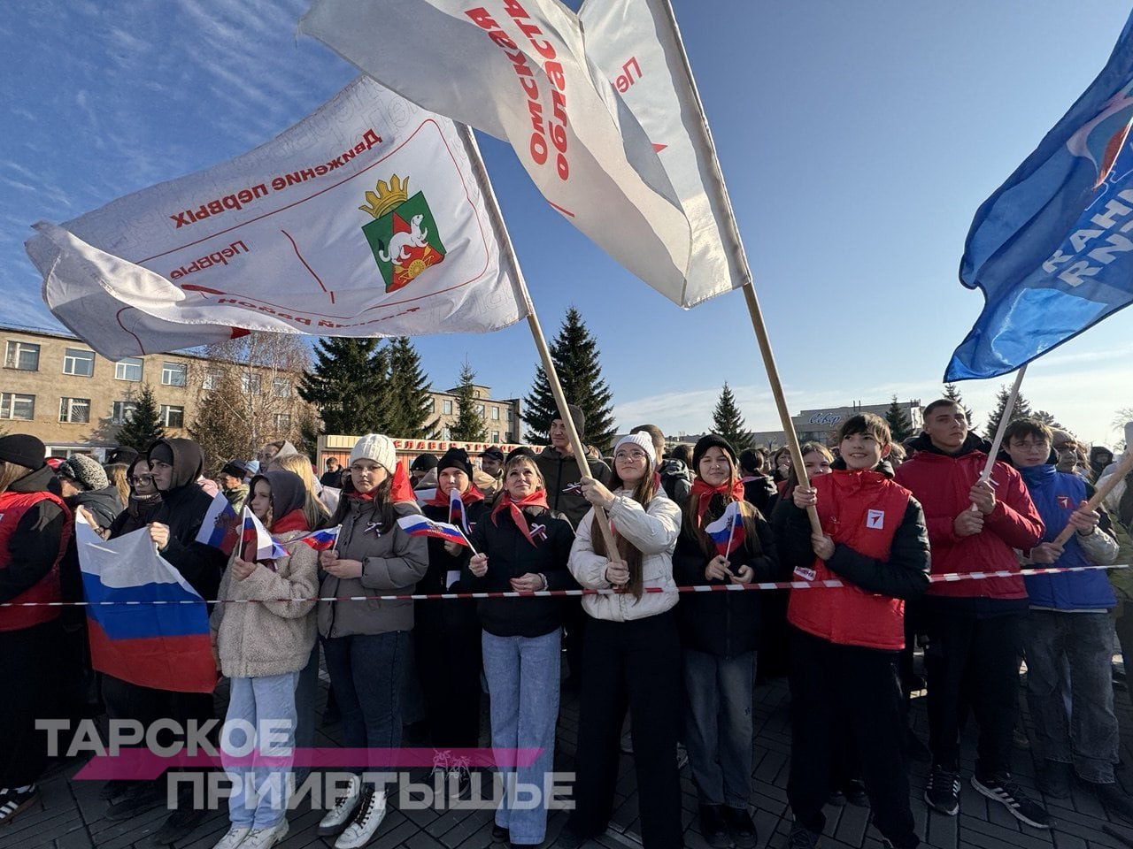 Сегодня в Таре состоялась торжественная отправка большого гуманитарного конвоя в зону СВО Сегодня в Таре состоялась торжественная отправка большого гуманитарного конвоя в зону СВО