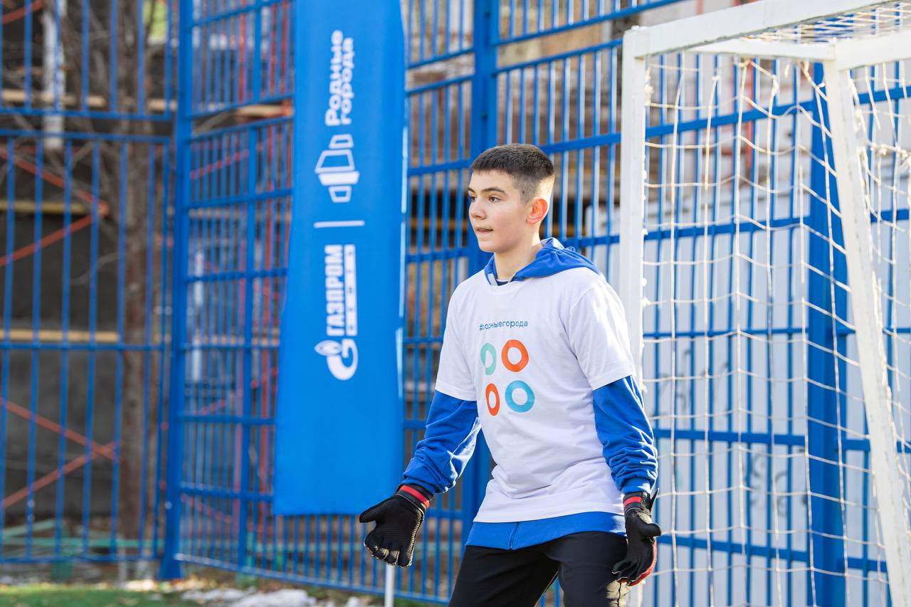 Современная площадка сразу для трёх видов спорта появилась в городке Нефтяников Современная площадка сразу для трёх видов спорта появилась в городке Нефтяников