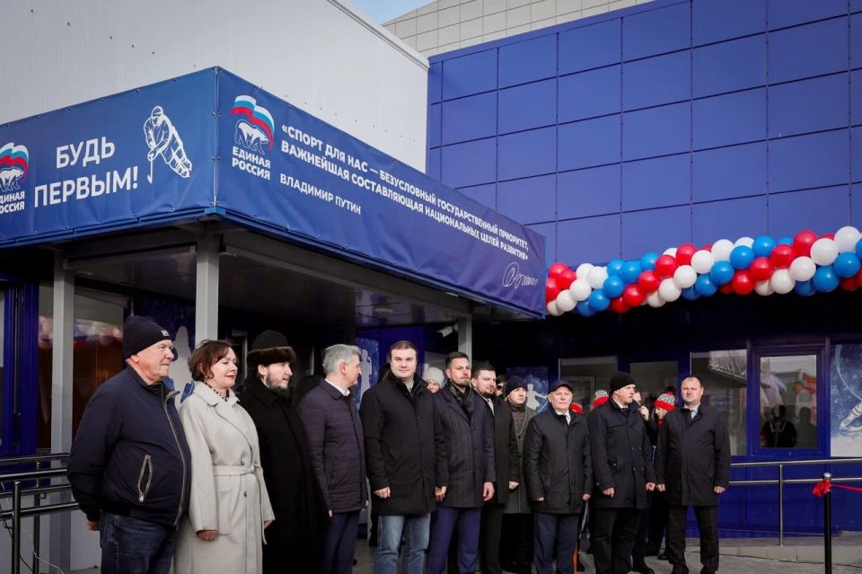 Осуществилась давняя мечта жителей Калачинского района – у них появился ледовый дворец «Сибиряк»