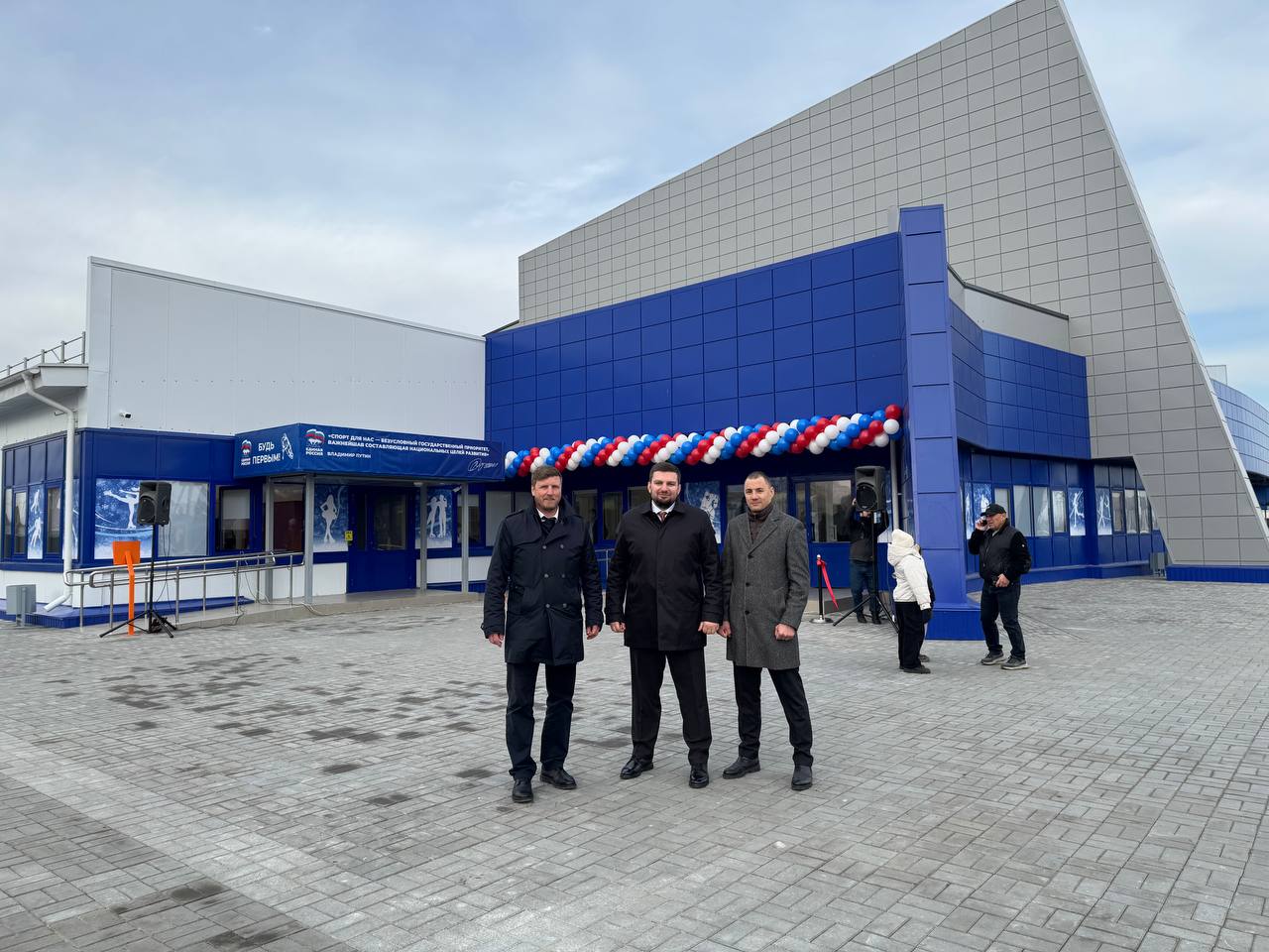 Осуществилась давняя мечта жителей Калачинского района – у них появился ледовый дворец «Сибиряк» Осуществилась давняя мечта жителей Калачинского района – у них появился ледовый дворец «Сибиряк»