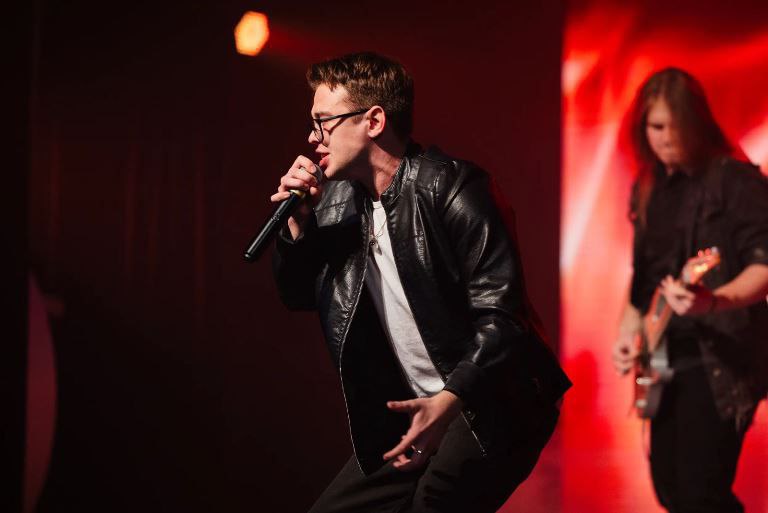 Стоматолог по профессии, певец по призванию: омич рассказал, зачем взрослому человеку заниматься вокалом