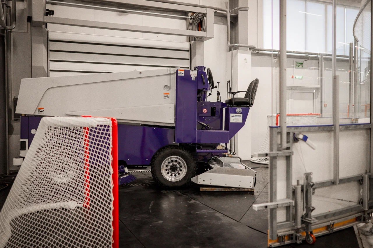 Осуществилась давняя мечта жителей Калачинского района – у них появился ледовый дворец «Сибиряк» Осуществилась давняя мечта жителей Калачинского района – у них появился ледовый дворец «Сибиряк»