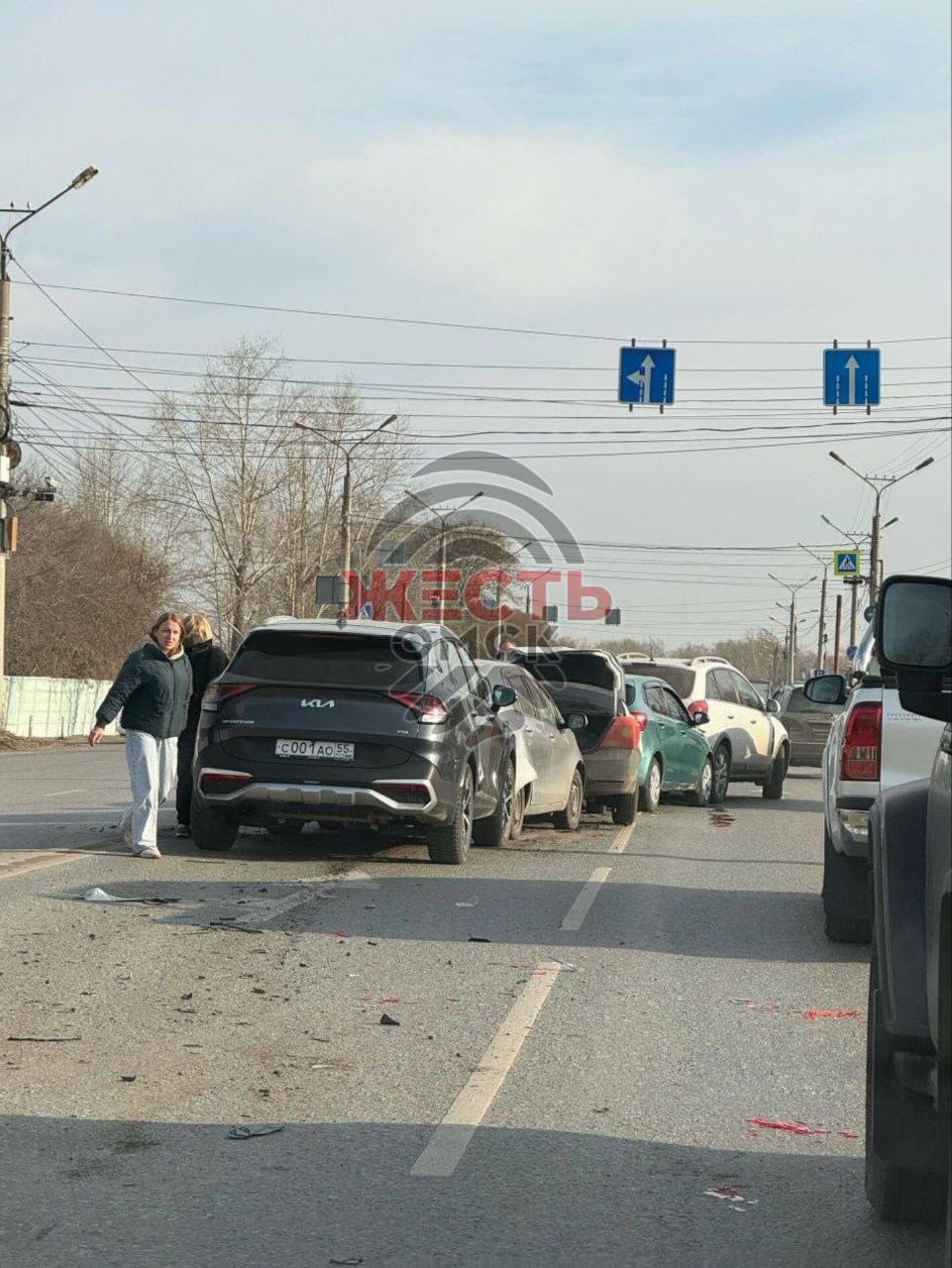 «Паровозик» из пяти машин парализовал перекрёсток 10 лет Октября – Лескова «Паровозик» из пяти машин парализовал перекрёсток 10 лет Октября – Лескова