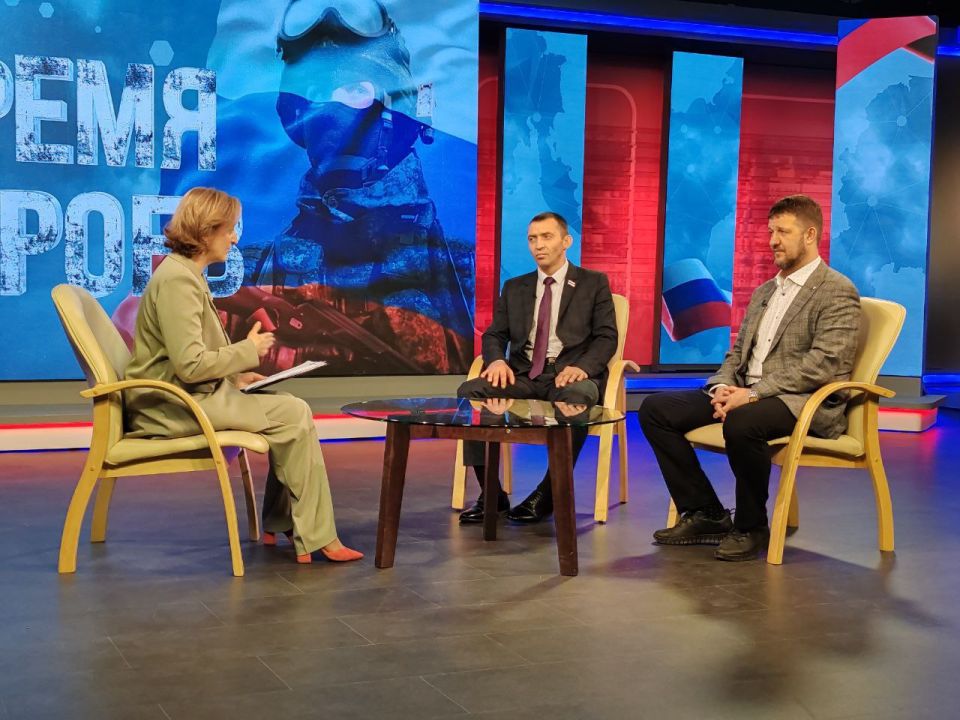 Ветеран СВО, член Общественного совета проекта «ПРОдвижение ГЕРОЕВ» Александр Сальников принял участие в программе «Время Героев» на «12 канале»