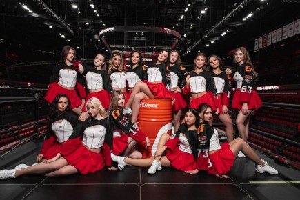 Группа поддержки «Авангарда» представила обновленную форму