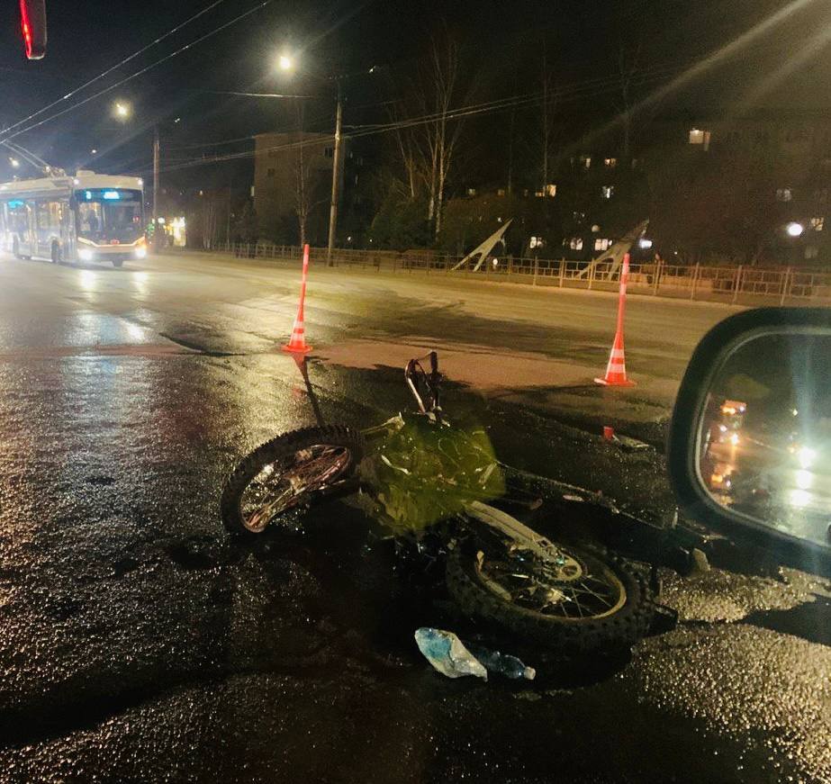В Октябрьском округе автобус столкнулся с питбайком, двое подростков в больнице В Октябрьском округе автобус столкнулся с питбайком, двое подростков в больнице