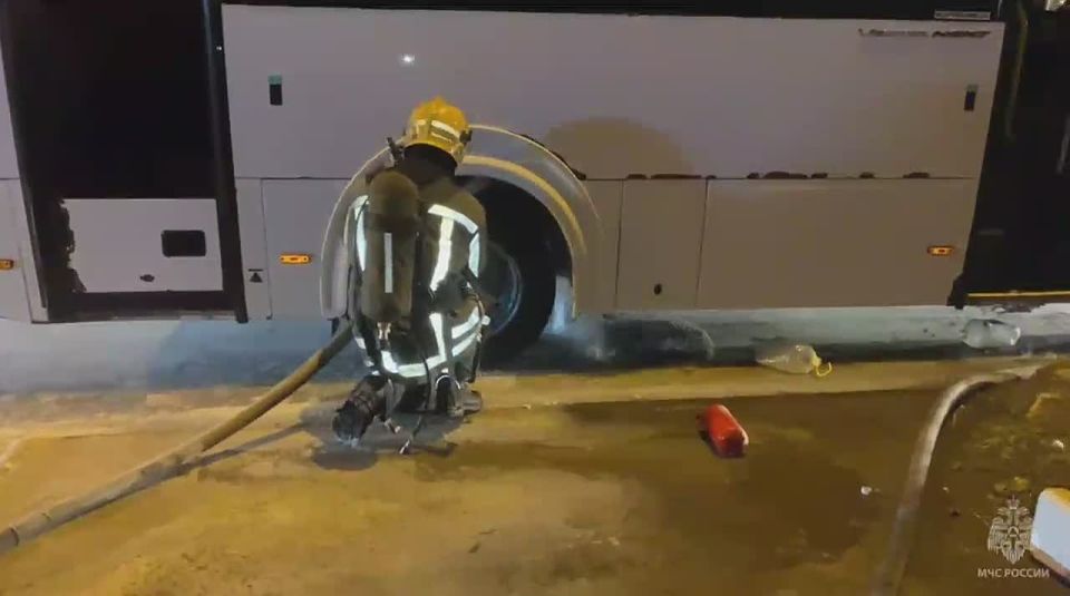 #пожарызасутки. 31 октября в 21:01 В Омске на 24-й Северной произошло возгорание автобуса