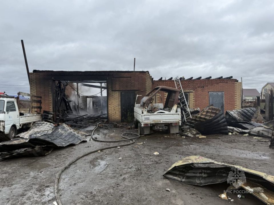 #пожарызасутки. 1 ноября в 13:14 В Новоомском сельском поселении горело помещение станции техобслуживания