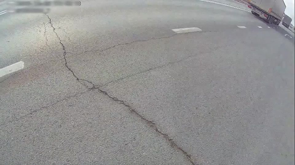 В Омской области дорожные полицейские оперативно доставили женщину с серьёзной травмой в больницу