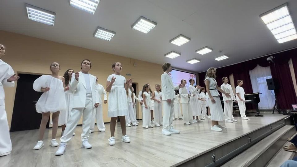 Вместе с коллегами поздравили участников и победителей I Всероссийского фестиваля хорового пения имени Н. Якуничева, который проводится при поддержке Правительства Омской области и губернатора Виталия Хоценко