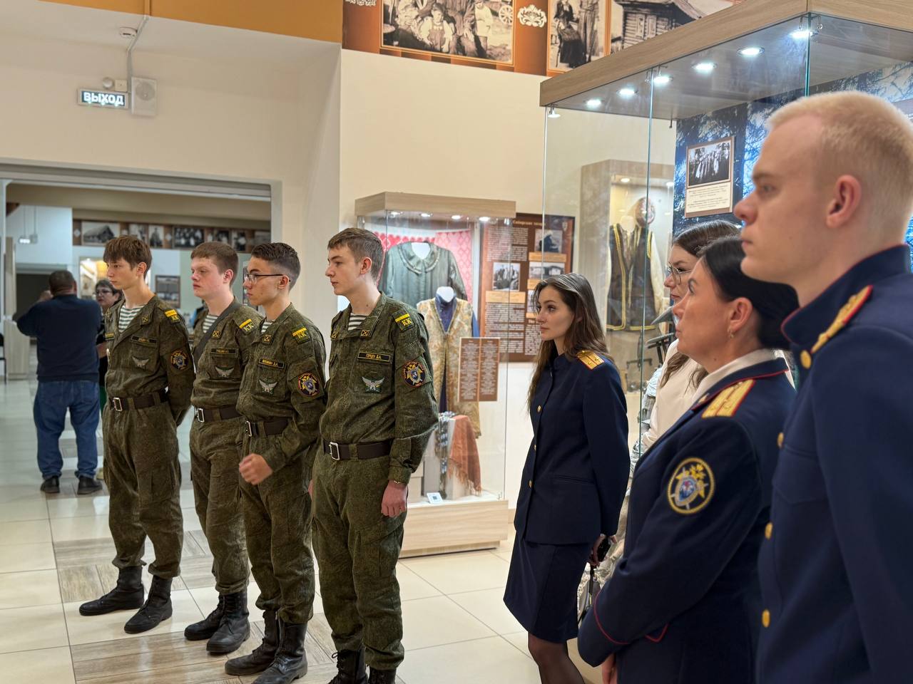 Сотрудники следственного управления СК России по Омской области в преддверии Дня народного единства провели экскурсию для подшефных кадетов профильного кадетского класса БОУОО «Казачья кадетская школа-интернат имени Маршала... Сотрудники следственного управления СК России по Омской области в преддверии Дня народного единства провели экскурсию для подшефных кадетов профильного кадетского класса БОУОО «Казачья кадетская школа-интернат имени Маршала...