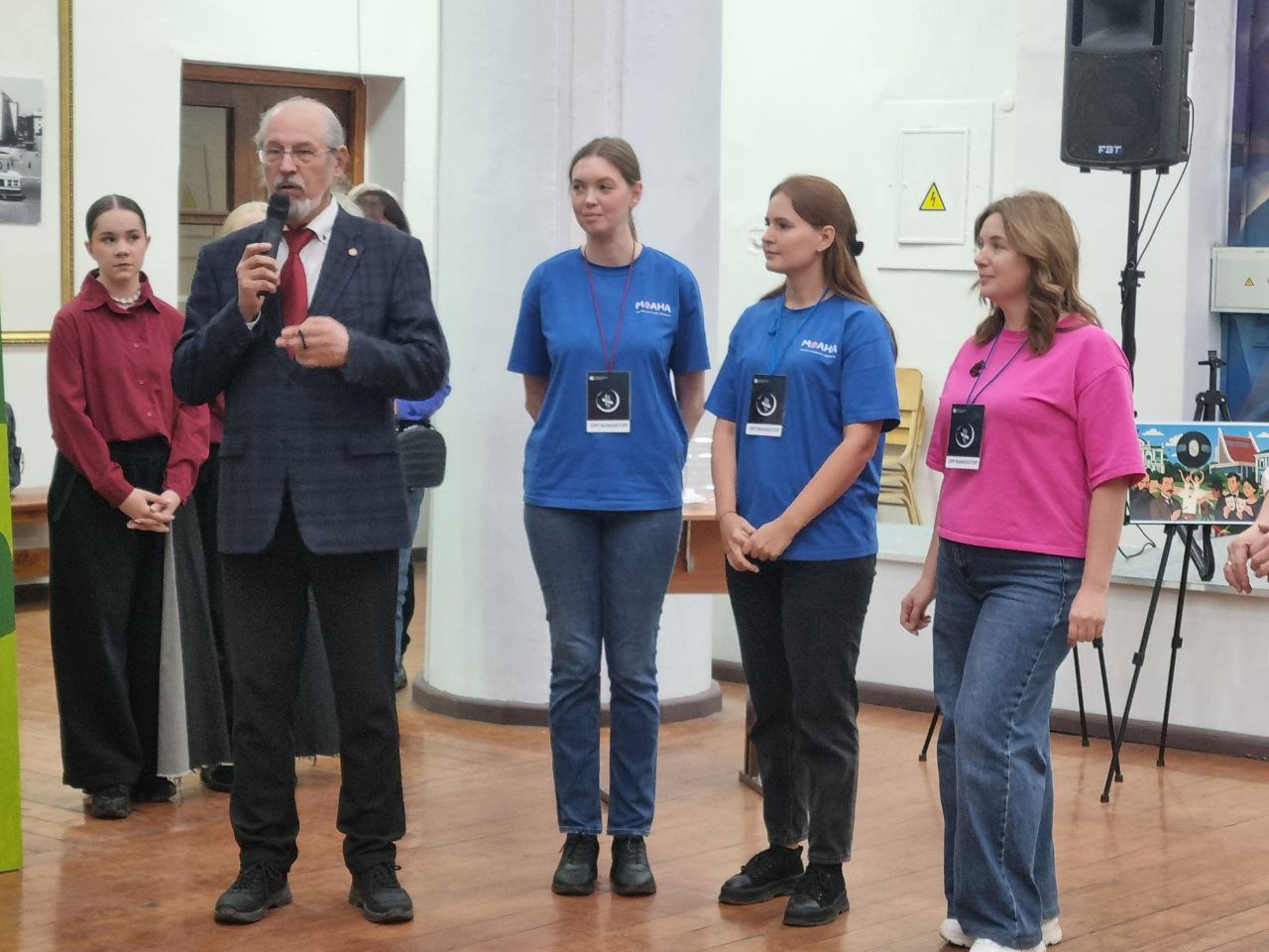 В Омске зафиксировали новый рекорд – самую большую картину, написанную по номерам, и самое большое количество человек, участвующих в росписи! В Омске зафиксировали новый рекорд – самую большую картину, написанную по номерам, и самое большое количество человек, участвующих в росписи!