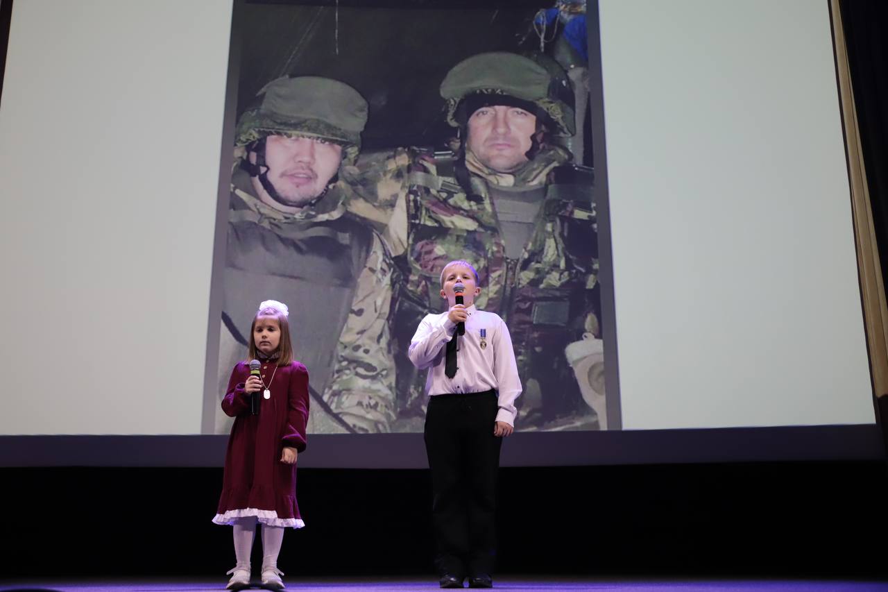 Накануне Дня народного единства в Омске прошёл фестиваль «Искусство — сила Отечества» Накануне Дня народного единства в Омске прошёл фестиваль «Искусство — сила Отечества»