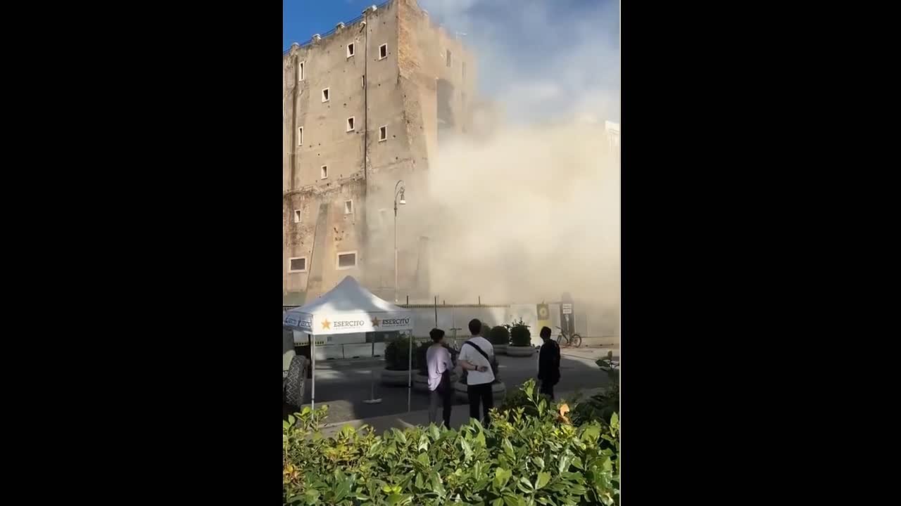 В центре Рима обрушилась часть средневековой башни Торре-деи-Конти