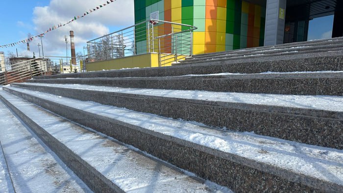 Вентиляция только на бумаге, а плитка сразу разрушилась: Омский цирк восстановили после неудачного ремонта Вентиляция только на бумаге, а плитка сразу разрушилась: Омский цирк восстановили после неудачного ремонта