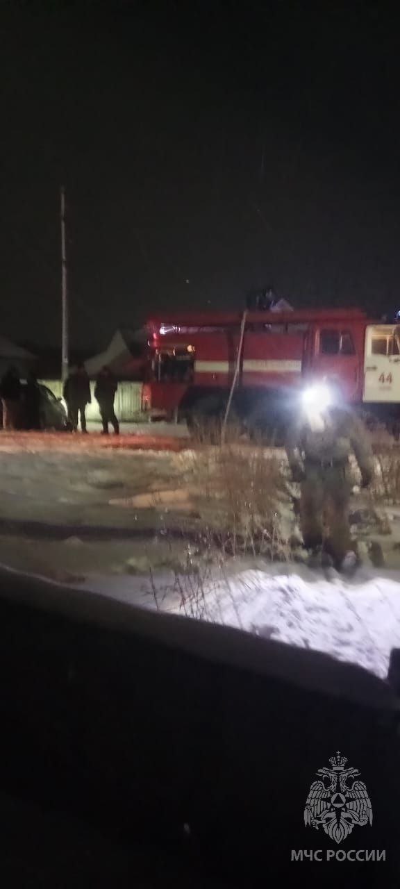 #пожарызасутки.   3 ноября в 21:51 В Березовке Азовского загорелось в одной из квартир двухквартирного дома