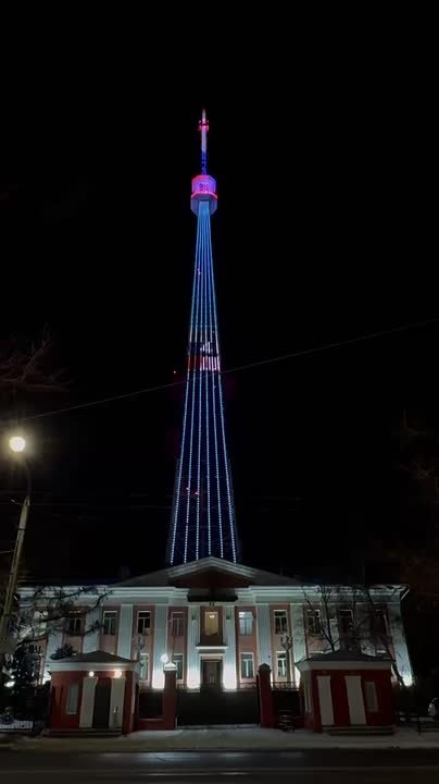 Вышка омского Телецентра зажглась яркими огнями в честь Дня народного единства!