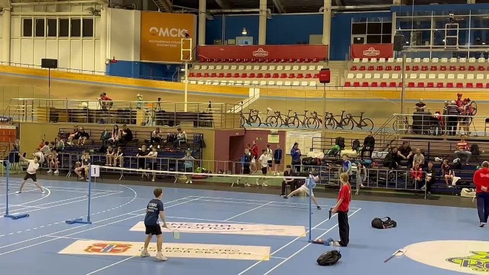 В Омском велотреке стартовало первенство России по бадминтону среди мальчиков и девочек до 13 лет