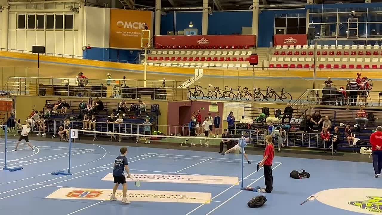 В Омском велотреке стартовало первенство России по бадминтону среди мальчиков и девочек до 13 лет
