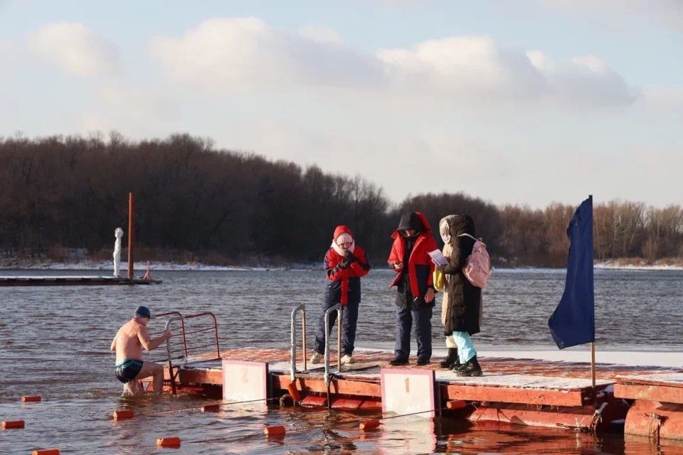 Омские «моржи» открыли зимний сезон Омские «моржи» открыли зимний сезон