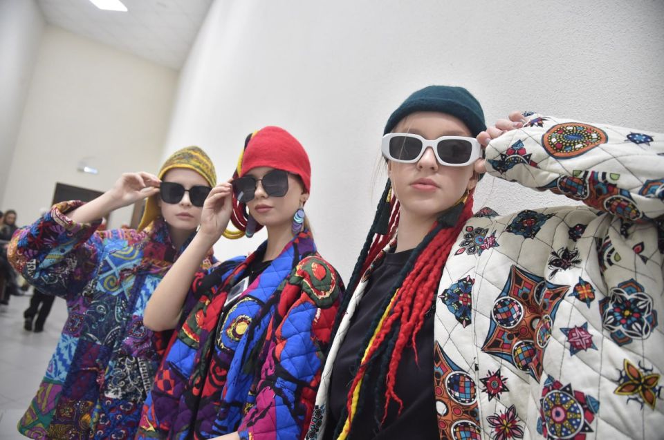 Традиции – не тренд, а бессмертная классика: в Омске прошел конкурс высокой моды национального костюма «Этно-Эрато» Традиции – не тренд, а бессмертная классика: в Омске прошел конкурс высокой моды национального костюма «Этно-Эрато»