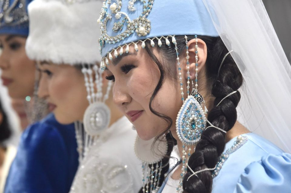 Традиции – не тренд, а бессмертная классика: в Омске прошел конкурс высокой моды национального костюма «Этно-Эрато» Традиции – не тренд, а бессмертная классика: в Омске прошел конкурс высокой моды национального костюма «Этно-Эрато»