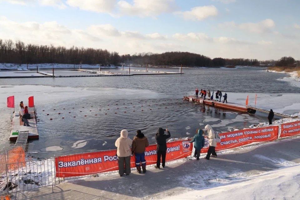 Омские «моржи» открыли зимний сезон