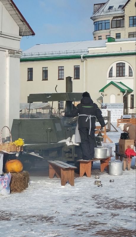 В Омской крепости кипят последние приготовления к главному гастрономическому событию осени! Сегодня здесь развернется Всероссийский фестиваль русской кухни