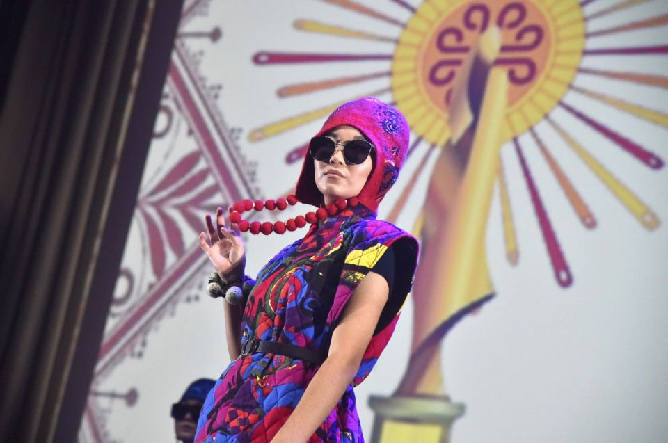 Традиции – не тренд, а бессмертная классика: в Омске прошел конкурс высокой моды национального костюма «Этно-Эрато» Традиции – не тренд, а бессмертная классика: в Омске прошел конкурс высокой моды национального костюма «Этно-Эрато»