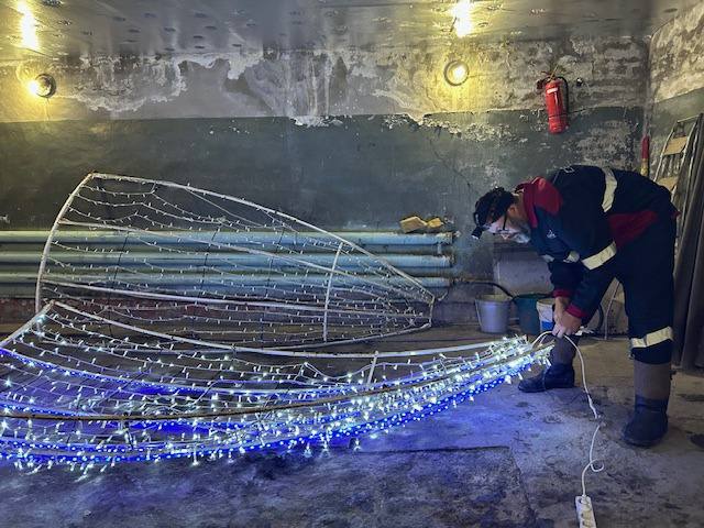 В Ленинском округе приступили к ревизии элементов новогоднего оформления