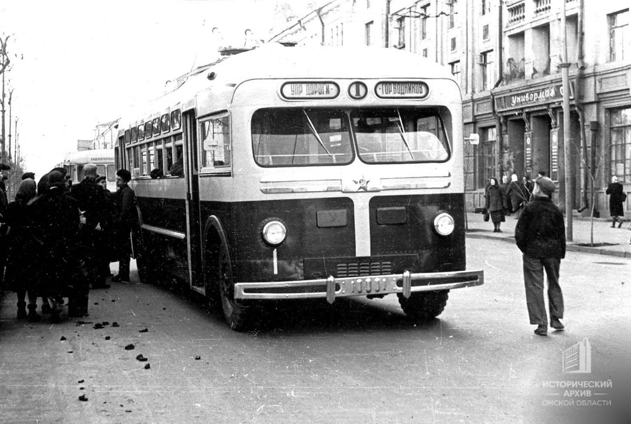 5 ноября 1955 года, ровно 70 лет назад, по улицам города Омска проследовал первый троллейбус!