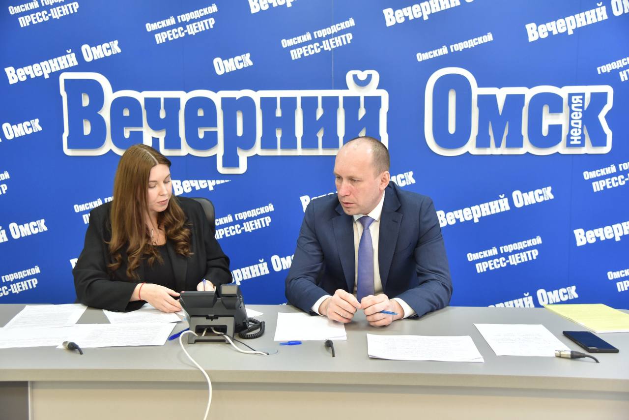 В редакции «Вечерний Омск» прошла прямая линия с Главой Октябрьского округа Дмитрием Котовым