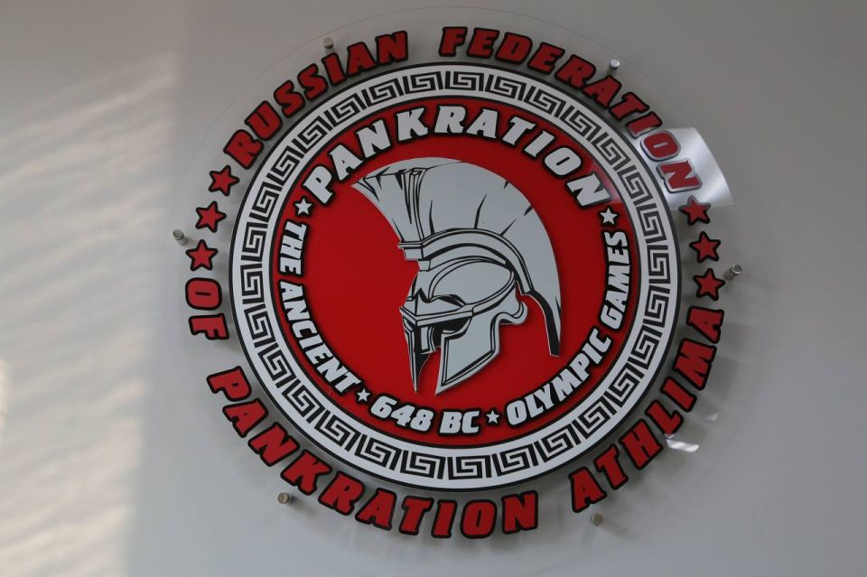 Сергей Шелест: Вместе с председателем совета директоров АО «ГК «Титан» Михаилом Александровичем Сутягинским — участником проекта «Меценатство» — побывали в «Академии панкратиона» в Ленинском округе Сергей Шелест: Вместе с председателем совета директоров АО «ГК «Титан» Михаилом Александровичем Сутягинским — участником проекта «Меценатство» — побывали в «Академии панкратиона» в Ленинском округе