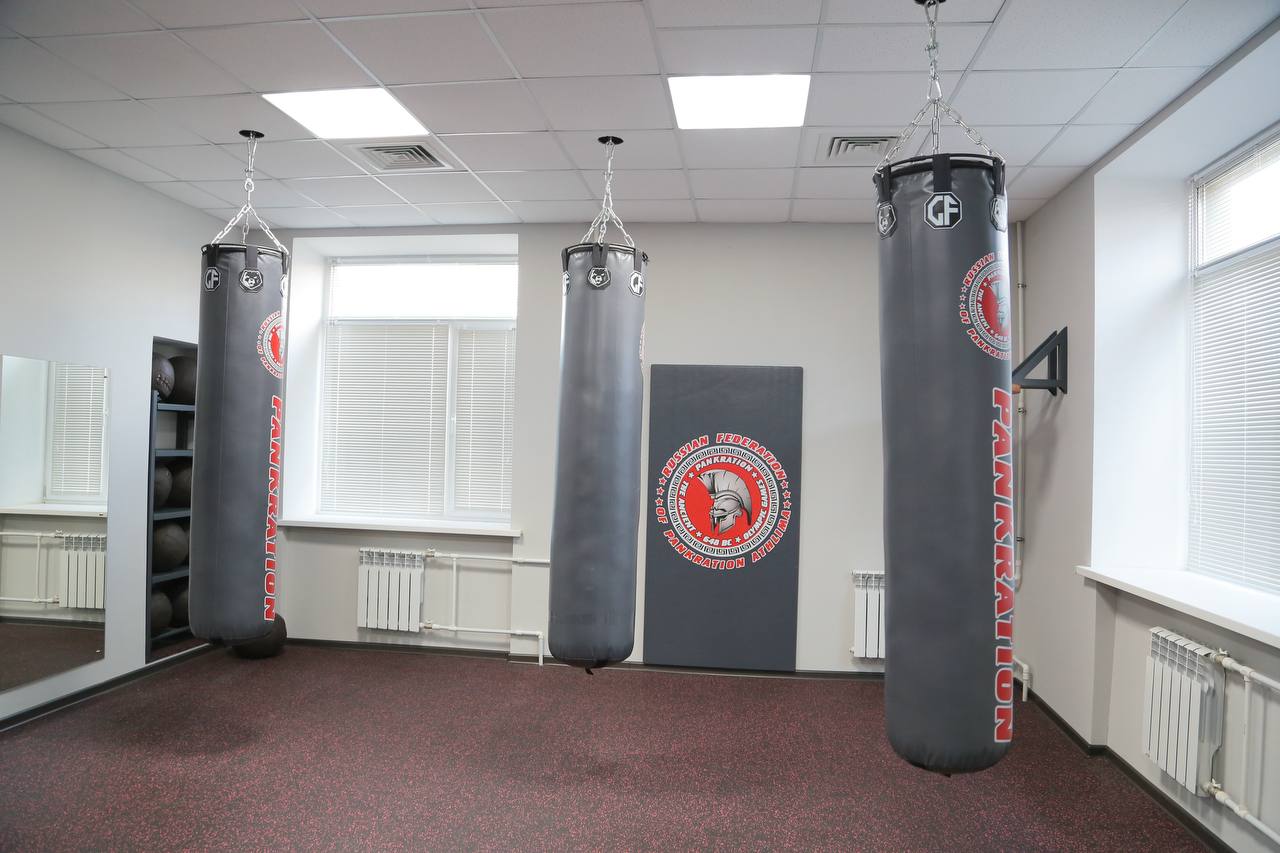 Сергей Шелест: Вместе с председателем совета директоров АО «ГК «Титан» Михаилом Александровичем Сутягинским — участником проекта «Меценатство» — побывали в «Академии панкратиона» в Ленинском округе Сергей Шелест: Вместе с председателем совета директоров АО «ГК «Титан» Михаилом Александровичем Сутягинским — участником проекта «Меценатство» — побывали в «Академии панкратиона» в Ленинском округе