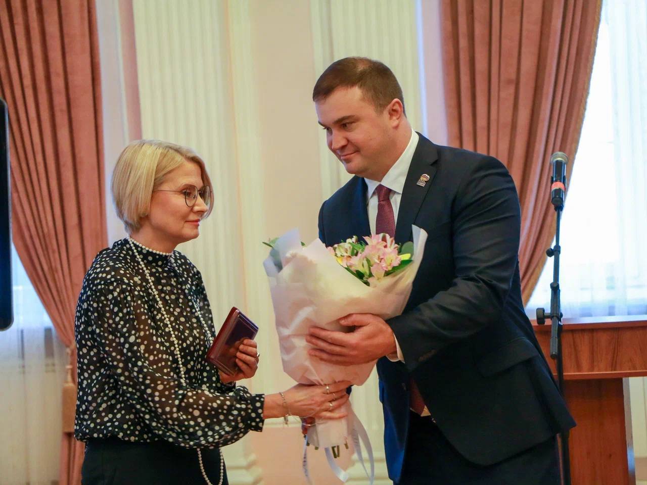 Виталий Хоценко: Поздравили коллектив ГТРК «Иртыш» с 70-летием Виталий Хоценко: Поздравили коллектив ГТРК «Иртыш» с 70-летием