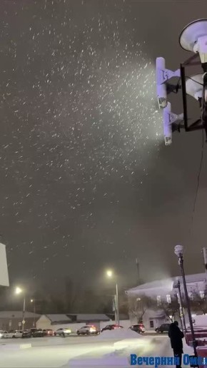 В таком пушистом снегопаде есть предощущение новогоднего праздника и чудес, да же?