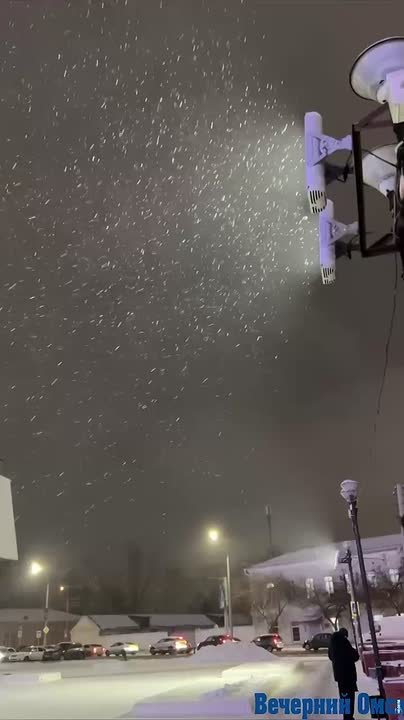 В таком пушистом снегопаде есть предощущение новогоднего праздника и чудес, да же?